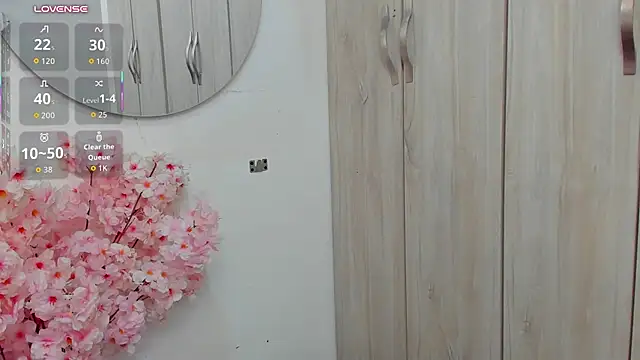 pinky_f00x's Live XXX Chat