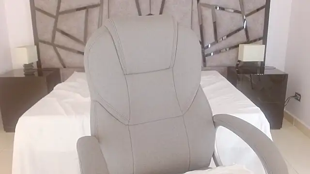 sophia_hadid: онлайн-секс-чат