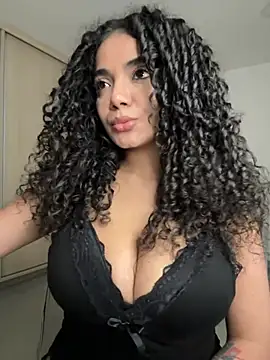 Curlyierr Chat XXX in diretta