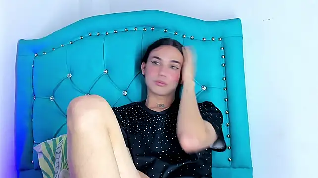 XXX chat uživo modela Almazz_Hot