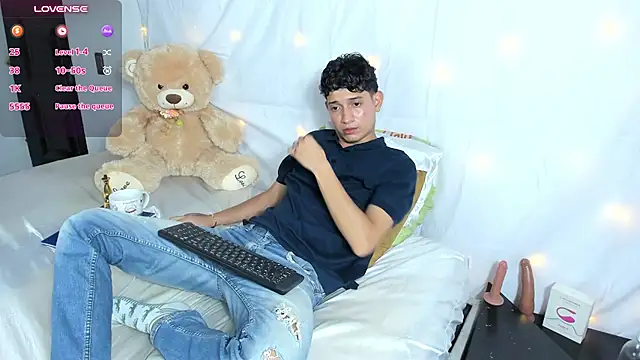 Benjamin_Buster Live XXX-Chat