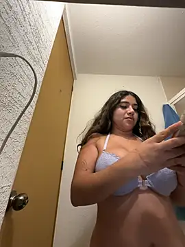 Monica17's Live XXX Chat