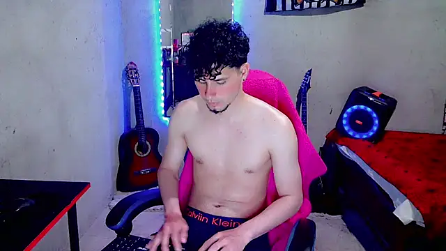 Chat XXX en directo de Atom_Hot