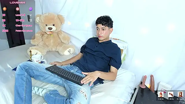 Онлайн чат XXX Benjamin_Buster
