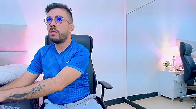 Czat XXX na żywo – NicoSaint_