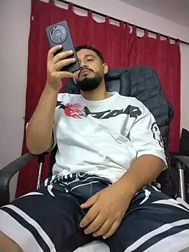 BadboyX333 现场XXX聊天