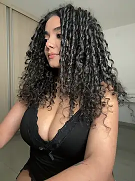 Curlyierr live XXX chat