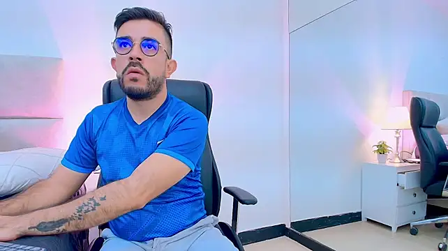 Chat +18 de NicoSaint_ ao vivo