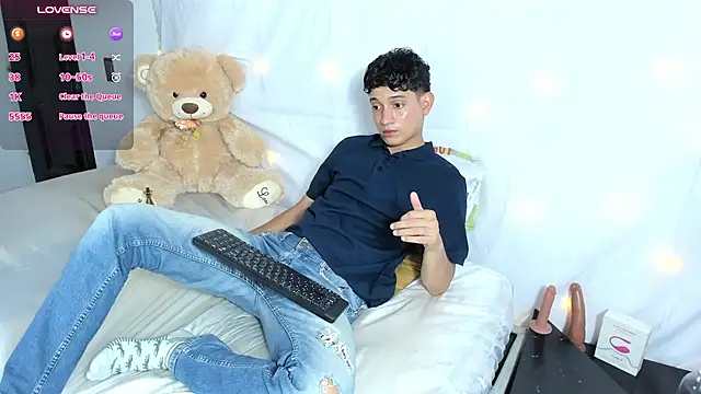 Benjamin_Buster Chat XXX in diretta