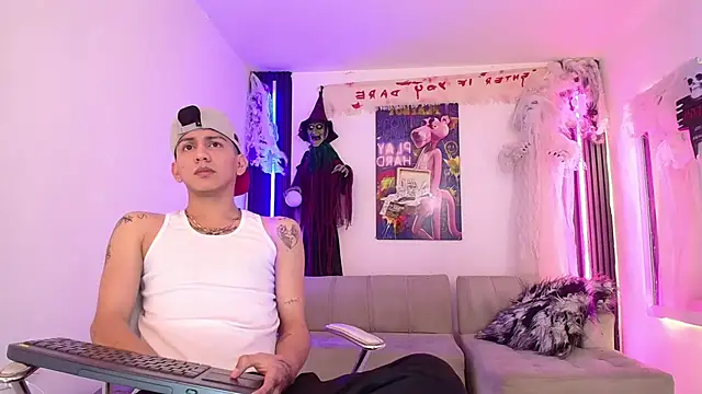 Marcus_and_Tony Live XXX-Chat