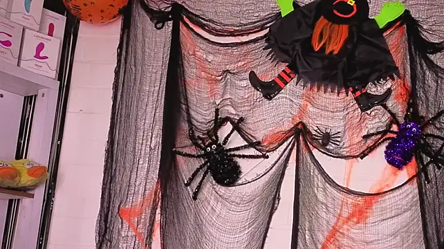 louise_nails' Live XXX Chat