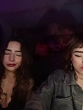 AlexxaAndRileyy Adlı Modelin Canlı XXX Sohbeti