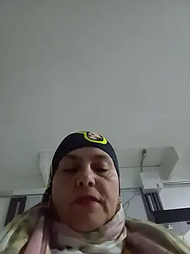 Natasha_miilf_ Adlı Modelin Canlı XXX Sohbeti