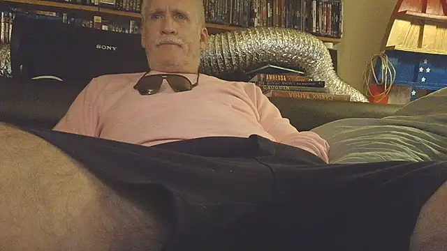 overmydadbody222's Webcam Show