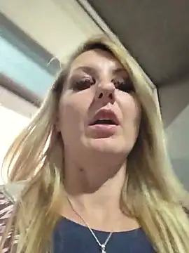SheIsSomething Live XXX Chat