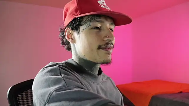 XXX chat uživo modela trieone