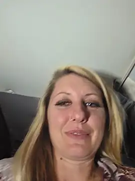 Chat +18 de SheIsSomething ao vivo