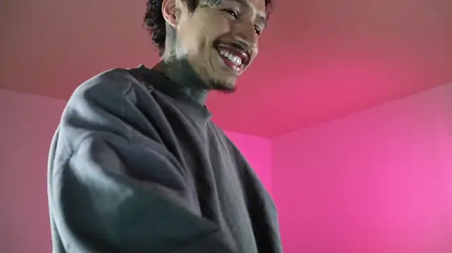 trieone Live XXX-chat