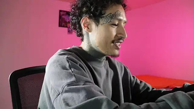trieone XXX чат на живо