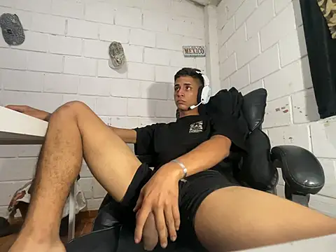 Max_TheHorseDick Live XXX Chat
