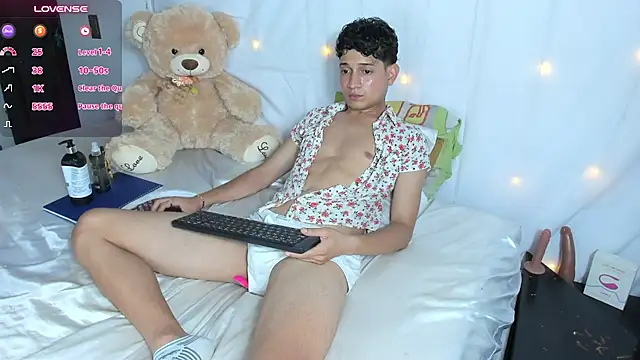 Chat XXX ao vivo de Benjamin_Buster
