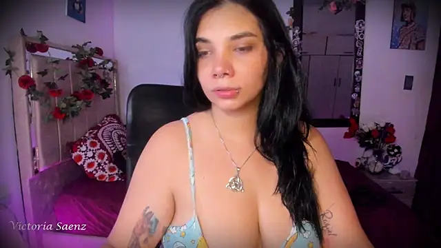 Chat +18 de victoriaasaenz_ ao vivo