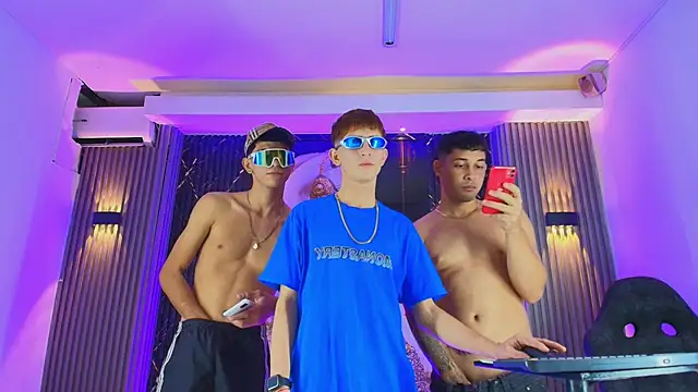 The_Boy_King_ Adlı Modelin Canlı XXX Sohbeti