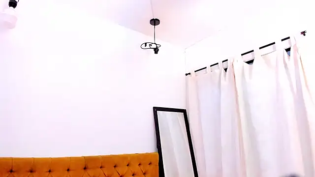 Chat +18 de Katty_West ao vivo