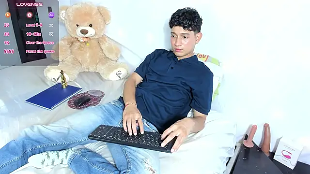 Chat XXX ao vivo de Benjamin_Buster