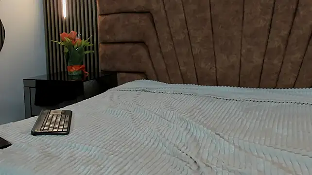 MiaCollier Adlı Modelin Canlı XXX Sohbeti