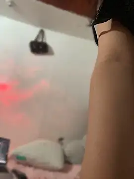 juicyass-'s Live XXX Chat