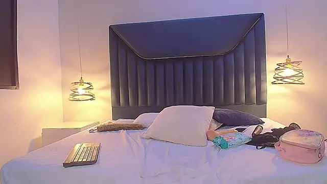 CamilaMoons' Live XXX Chat