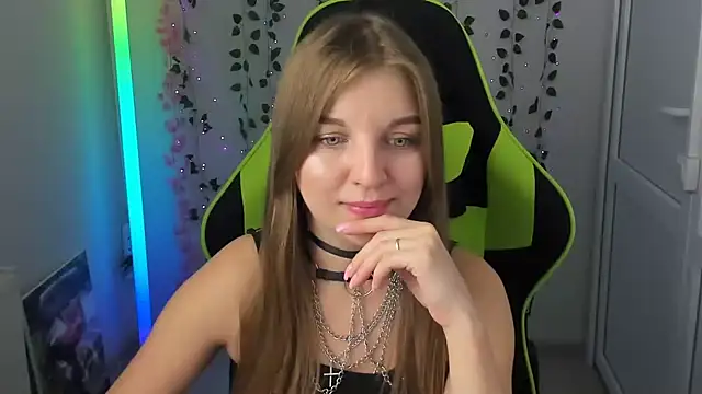LuckyKinsley Chat XXX live