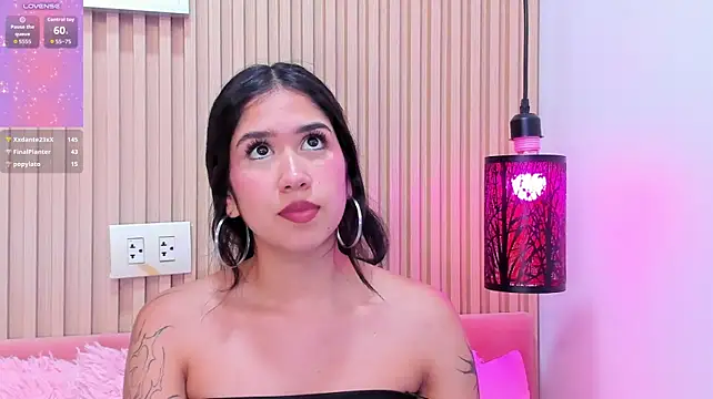 Hanna_Thorne Chat XXX in diretta