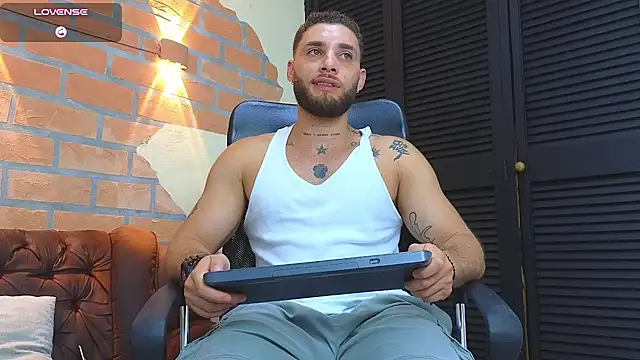 Kiing_001's Live XXX Chat