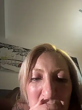 Juuhschmitt's Live XXX Chat