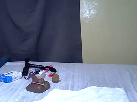 melanin_moon Adlı Modelin Canlı XXX Sohbeti