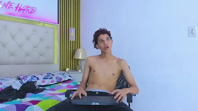 JustinSecret – Live XXX-chat