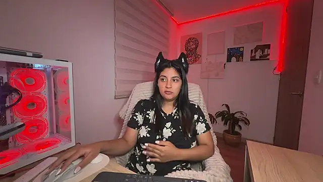 Chat +18 de cloe_small ao vivo