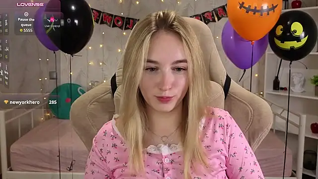 Shy_Polly Adlı Modelin Canlı XXX Sohbeti