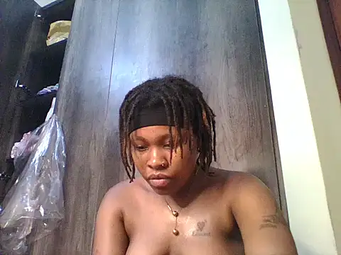 Juicyy_afriq 现场XXX聊天