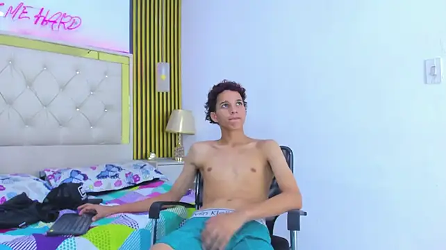 JustinSecret: απευθείας συνομιλία ΧΧΧ