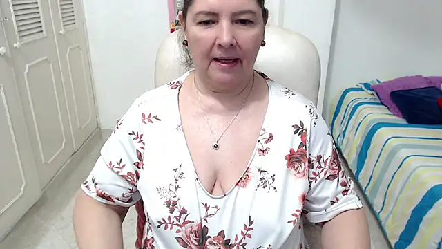 leonela_69のライブXXXチャット