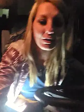 SheIsSomething XXX чат на живо