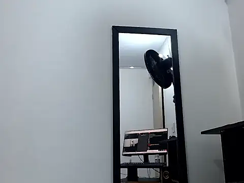 Xanderrt Adlı Modelin Canlı XXX Sohbeti