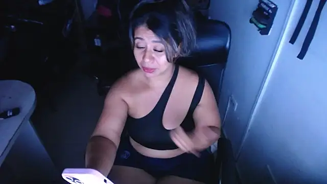 ashley_latina02 élő XXX-chatje