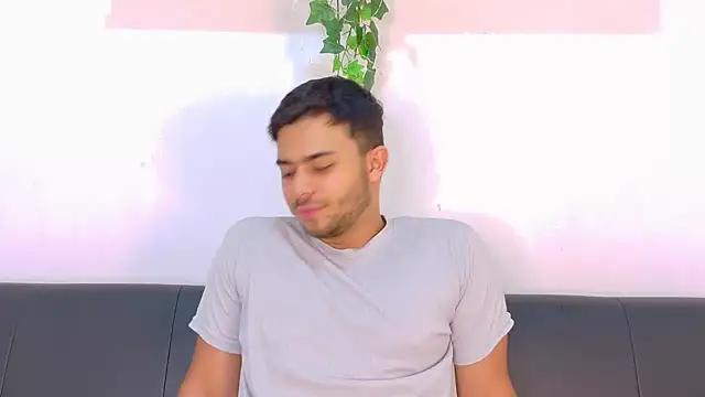 XXX chat uživo modela TylerWest_