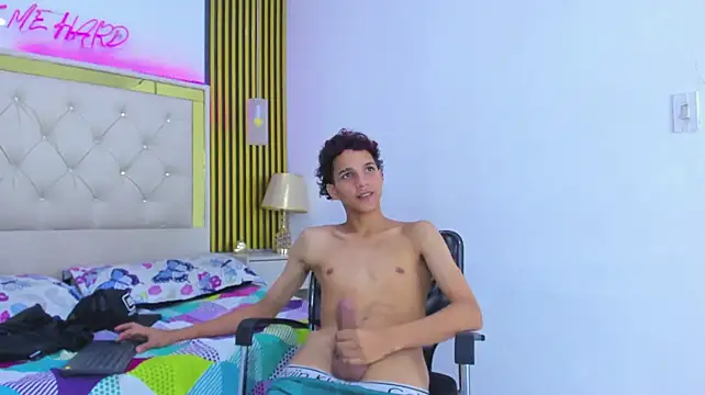 JustinSecret Adlı Modelin Canlı XXX Sohbeti