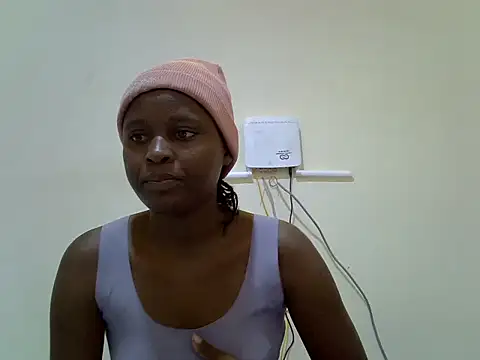ebonyque254 Adlı Modelin Canlı XXX Sohbeti