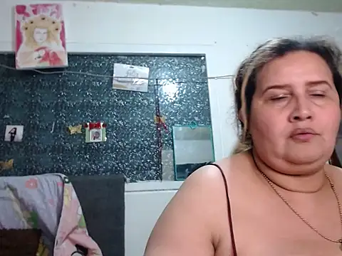 Perla1981--'s Live XXX Chat